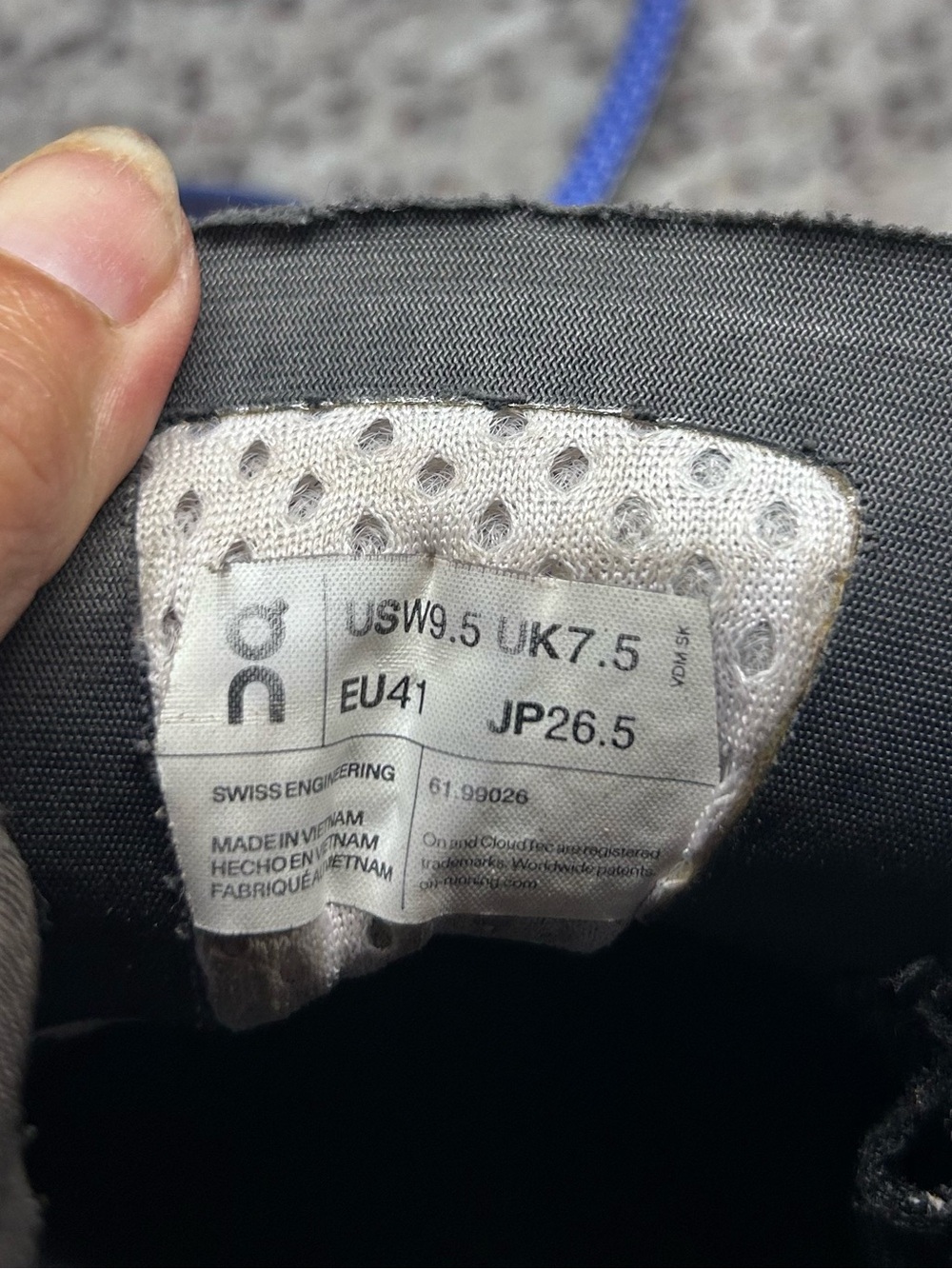 On Cloud monster womens Navy and Light Blue size 9.5 - Picture 9 of 9